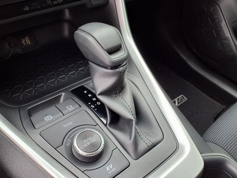 Used 2025 Toyota RAV4 LE image 16