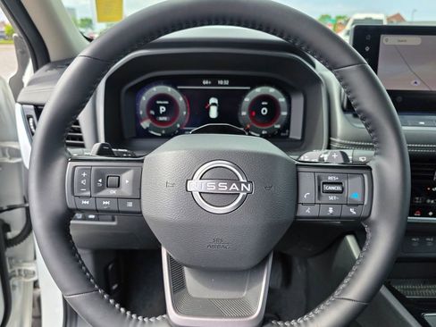 Used 2025 Nissan Rogue SL w/ Tech Package AWD/4WD image 16