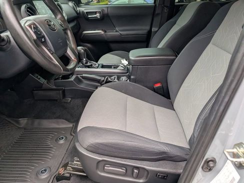 Used 2020 Toyota Tacoma TRD Off-Road image 12