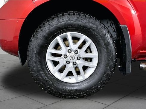 Used 2015 Nissan Frontier SV w/ SV Value Truck Package AWD/4WD image 9