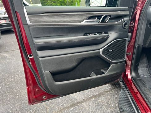 Used 2024 Jeep Wagoneer L Series II w/ Flexible Seating Group AWD/4WD image 13