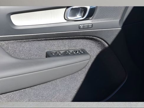 Certified 2025 Volvo XC40 B5 Plus w/ Protection Package Premier image 25