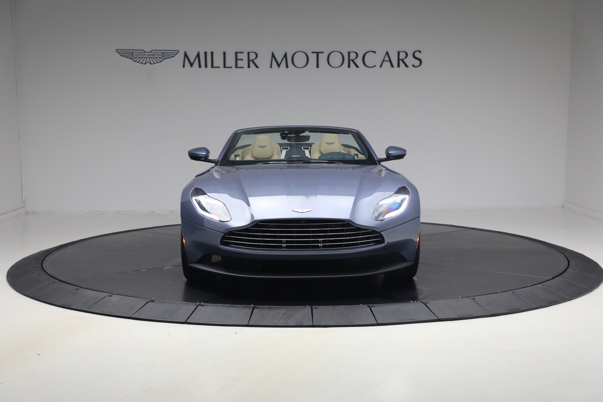 Used 2022 Aston Martin DB11 Volante RWD image 12