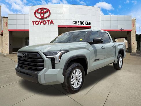 Used 2025 Toyota Tundra SR5 w/ SR5 Premium Package AWD/4WD image 1