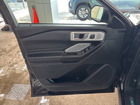 Used 2020 Ford Explorer Platinum w/ Premium Technology Package image 6