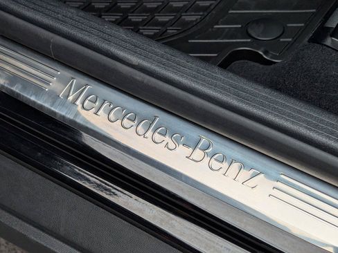 Used 2019 Mercedes-Benz GLC 300 4MATIC image 38