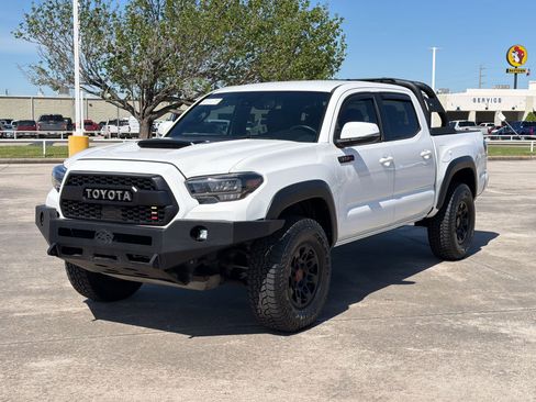 Used 2018 Toyota Tacoma TRD Pro image 1