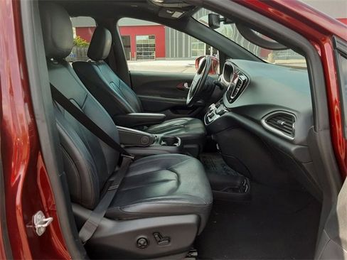 Certified 2020 Chrysler Pacifica Touring-L image 29