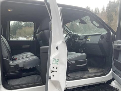 Used 2023 Ford F750 2WD Crew Cab Super Duty image 11