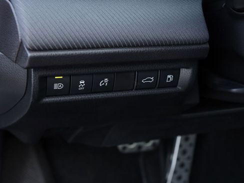 Used 2025 Toyota Camry SE image 32