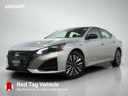 Used 2024 Nissan Altima 2.5 SV AWD/4WD image 1