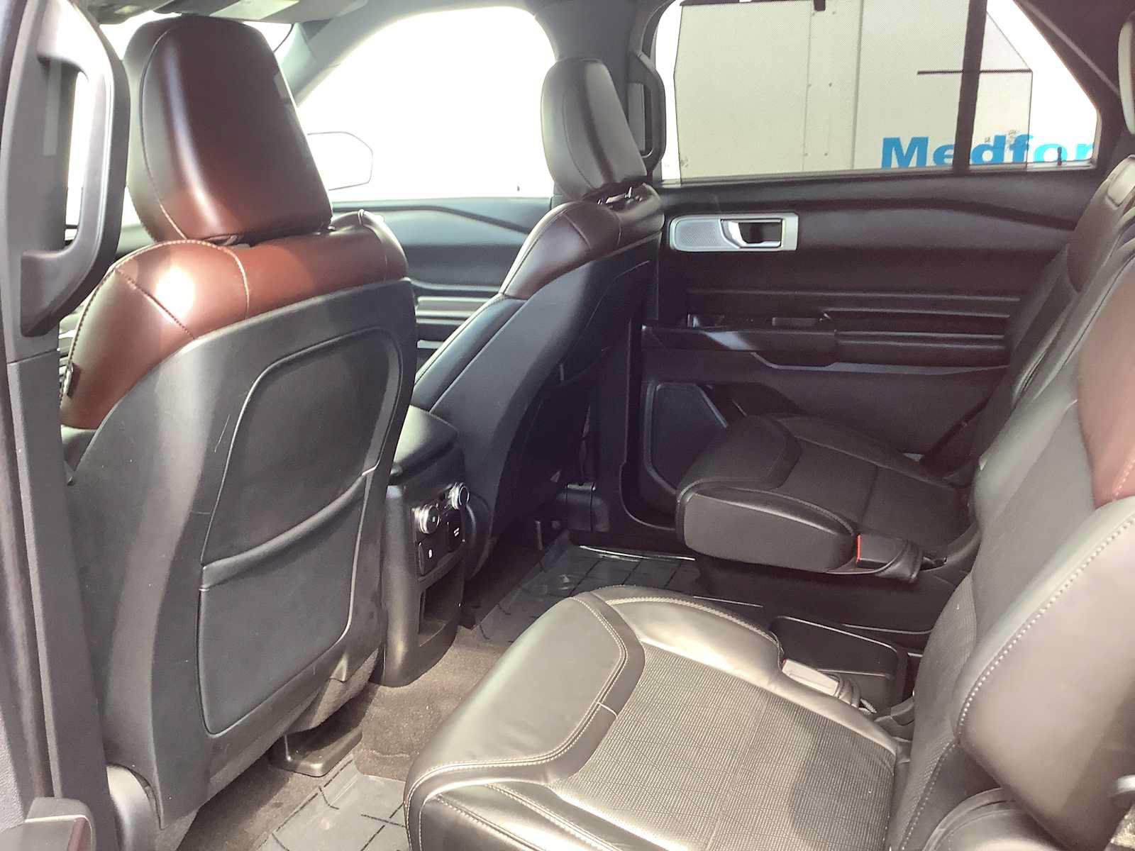 Used 2020 Ford Explorer Platinum w/ Premium Technology Package AWD/4WD image 12