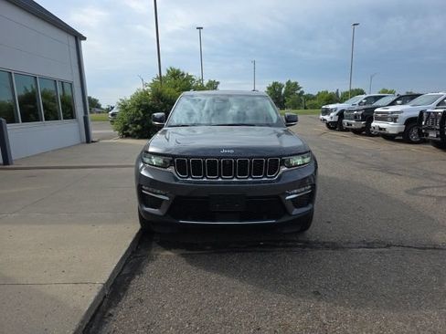 Used 2023 Jeep Grand Cherokee Limited w/ Luxury Tech Group II AWD/4WD image 2