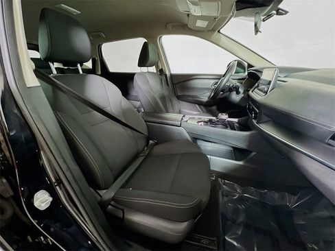 Used 2024 Nissan Rogue S image 25