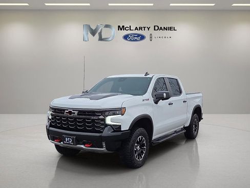 Used 2023 Chevrolet Silverado 1500 ZR2 image 2