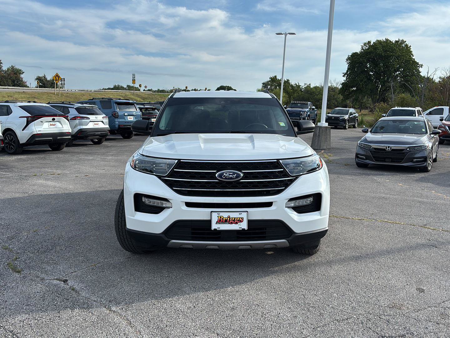 Used 2021 Ford Explorer XLT w/ Equipment Group 202A AWD/4WD image 29