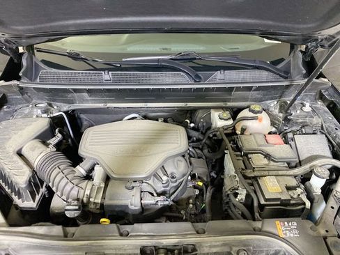 Used 2023 GMC Acadia SLT w/ Preferred Package image 16