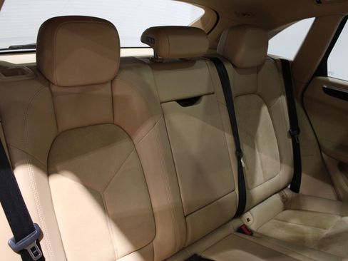 Used 2015 Porsche Macan S image 34