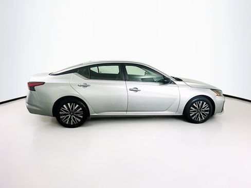 Used 2024 Nissan Altima 2.5 SV image 10