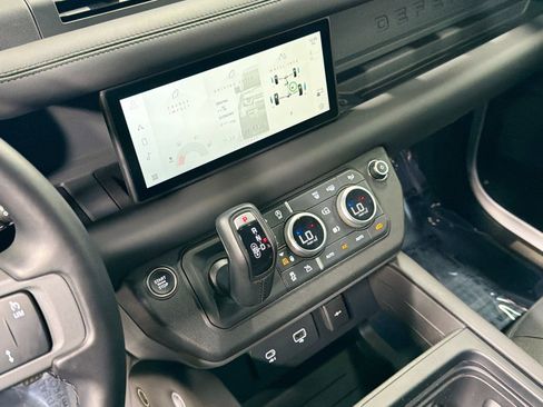 Used 2023 Land Rover Defender 110 X-Dynamic SE image 26
