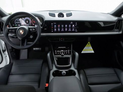 Certified 2025 Porsche Cayenne image 13