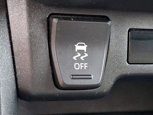 Used 2020 Toyota RAV4 LE AWD/4WD image 23