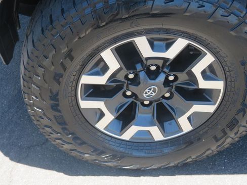 Used 2014 Toyota Tacoma 4x4 Double Cab w/ TRD Sport Package image 14