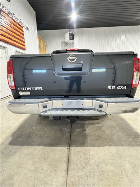 Used 2010 Nissan Frontier SE w/ SE Value Truck Pkg AWD/4WD image 5