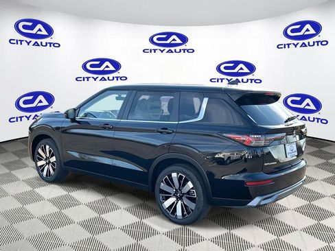 New 2026 Mitsubishi Outlander SE image 5