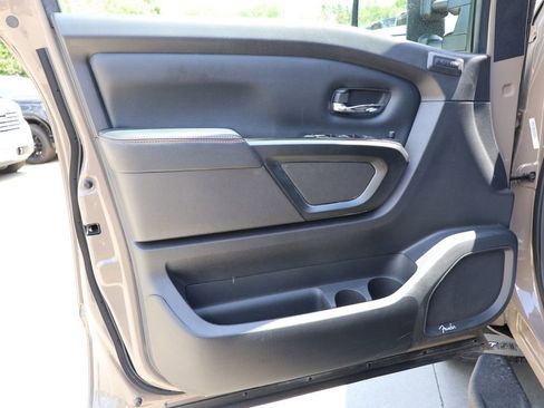 Used 2024 Nissan Titan PRO-4X w/ Pro-4x Convenience Package AWD/4WD image 12