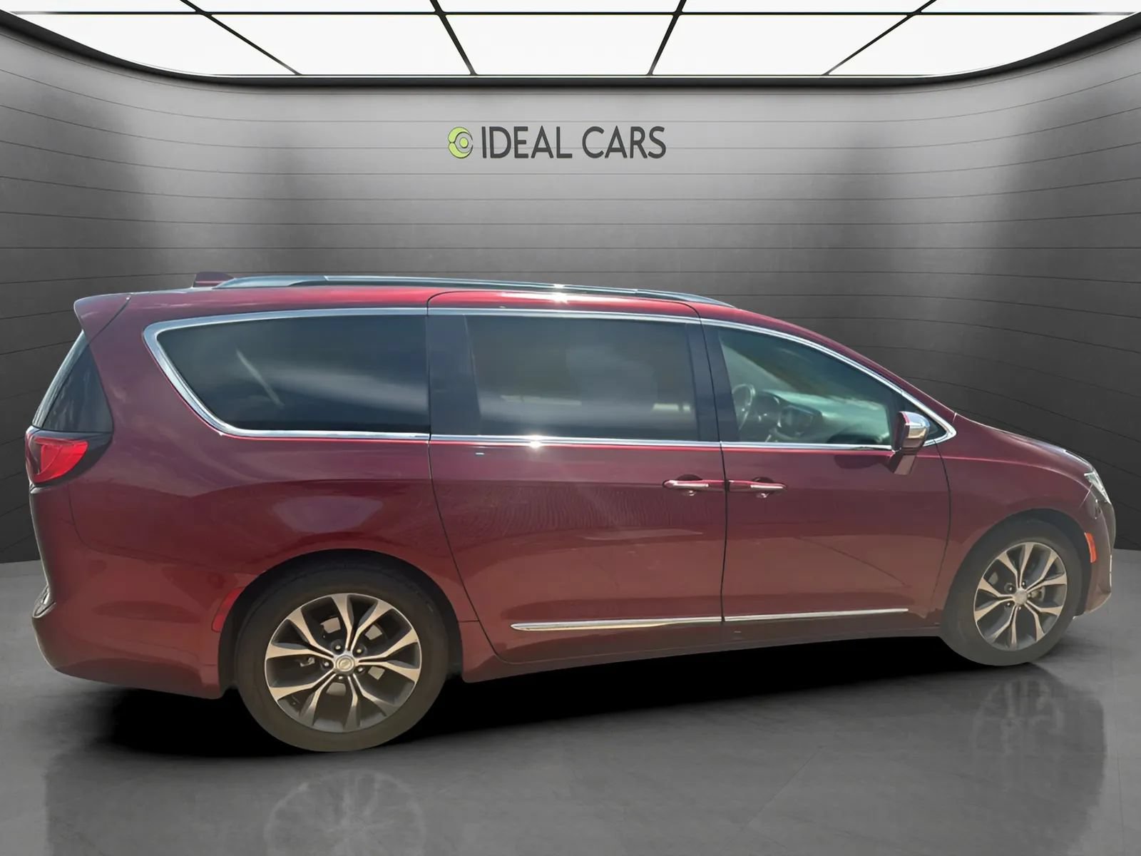 Used 2017 Chrysler Pacifica Limited FWD image 4