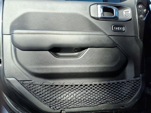 Used 2023 Jeep Wrangler Sahara w/ Cold Weather Group image 10