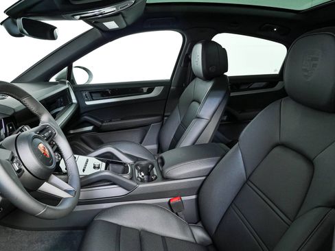 New 2026 Porsche Cayenne Coupe AWD/4WD image 5