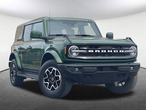 Used 2025 Ford Bronco Outer Banks AWD/4WD image 2