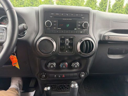 Used 2015 Jeep Wrangler Unlimited Sport w/ Quick Order Package 24S AWD/4WD image 11