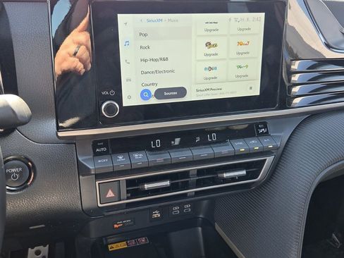 Used 2025 Toyota Camry SE image 17