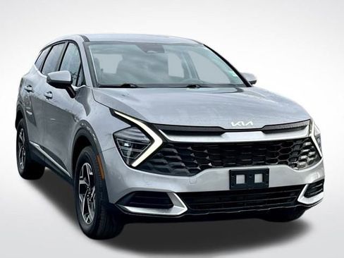 Used 2024 Kia Sportage LX image 3