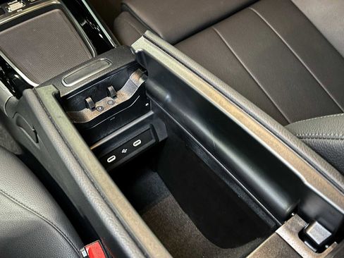 Used 2025 Mercedes-Benz GLB 250 4MATIC image 30