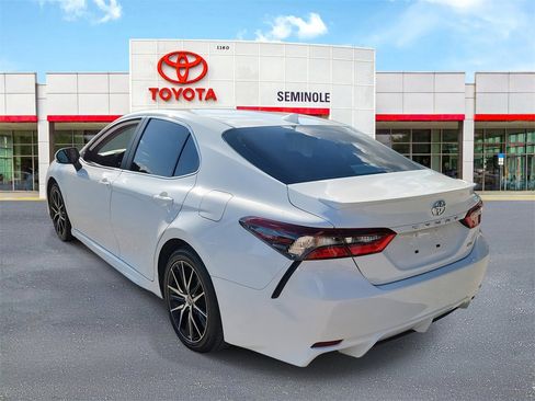 Used 2023 Toyota Camry SE image 4