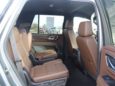 Used 2022 Chevrolet Tahoe High Country AWD/4WD image 18