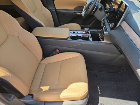 Used 2025 Lexus RX 350 Premium w/ Accessory Package (Z1) FWD image 8