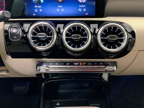 Used 2025 Mercedes-Benz CLA 250 4MATIC image 28