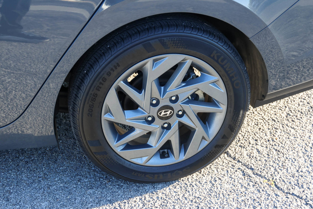 Used 2025 Hyundai Elantra Hybrid FWD image 7