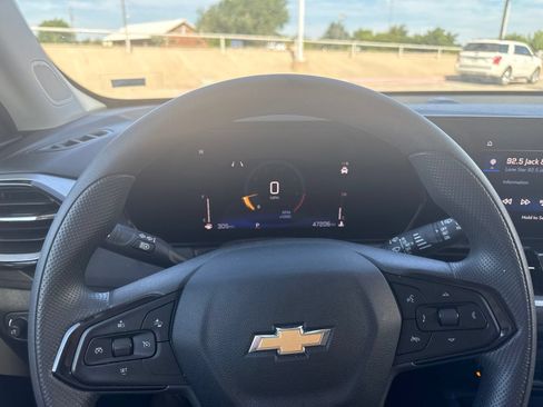 Used 2025 Chevrolet TrailBlazer LT FWD image 11