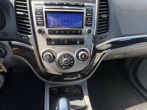 Used 2009 Hyundai Santa Fe GLS FWD image 16