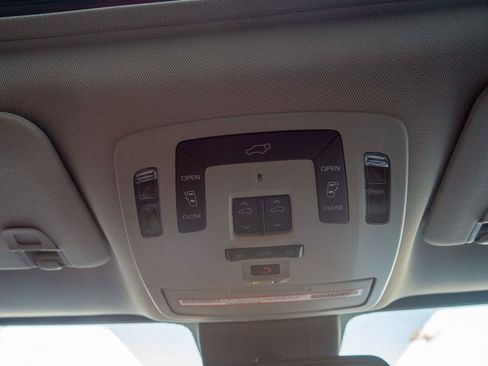 Used 2023 Toyota Sienna Limited FWD image 30
