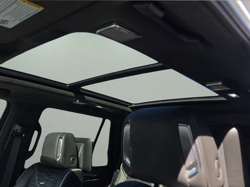 Certified 2022 Cadillac Escalade Sport Platinum w/ LPO, ONYX Package image 5