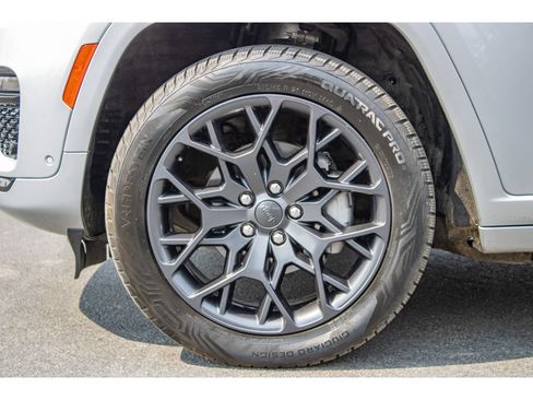 Used 2025 Jeep Grand Cherokee Summit w/ Obsidian Package AWD/4WD image 5