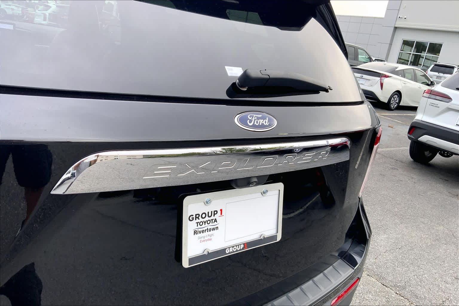 Used 2024 Ford Explorer XLT w/ Equipment Group 202A RWD image 9