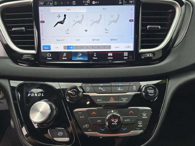 Used 2025 Chrysler Pacifica Select FWD image 32